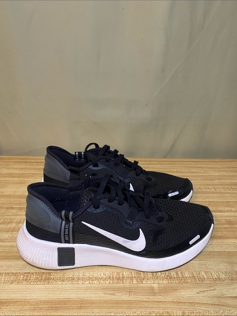 Nike Reposto Black Smoke Grey White Casual Running Shoes men’s size 11